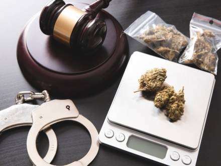 Kane County, IL illegal drug sale defense lawyer
